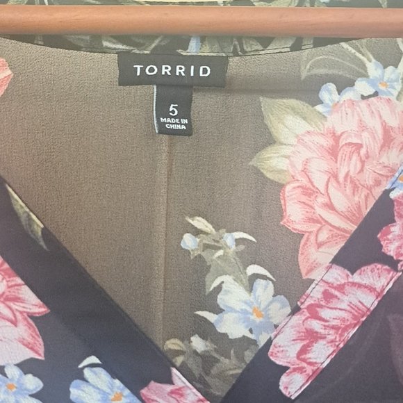 Torrid sheer black floral high low blouse size 5x - Picture 2 of 6